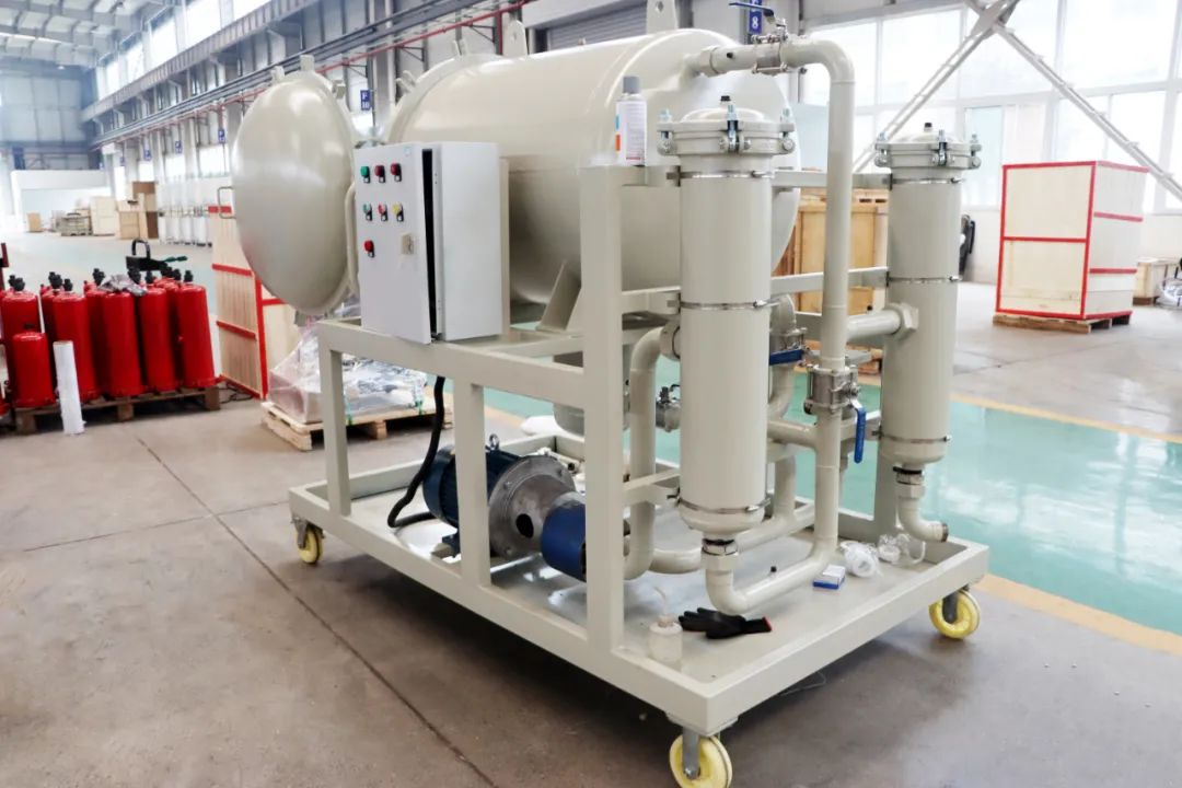 What if there is water in the oil? With coalescing dewatering oil purifier